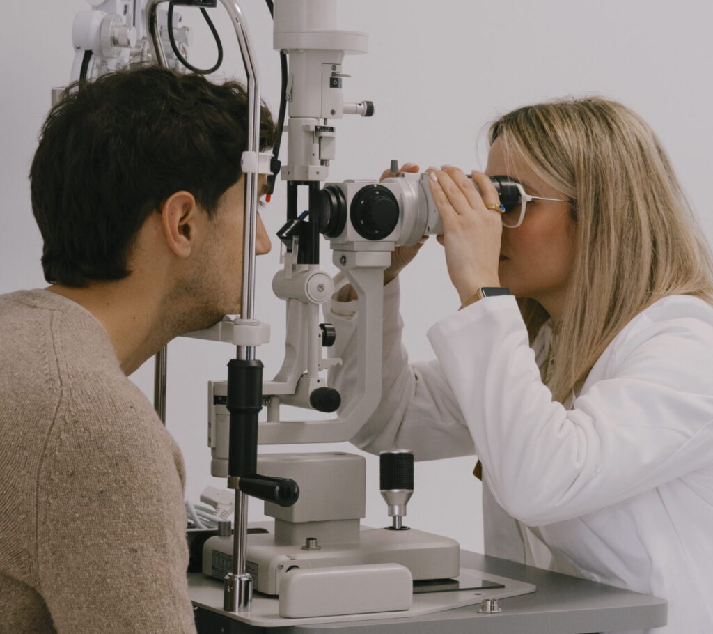 Examen visual completo en Óptica Audio Avenida, La Solana.