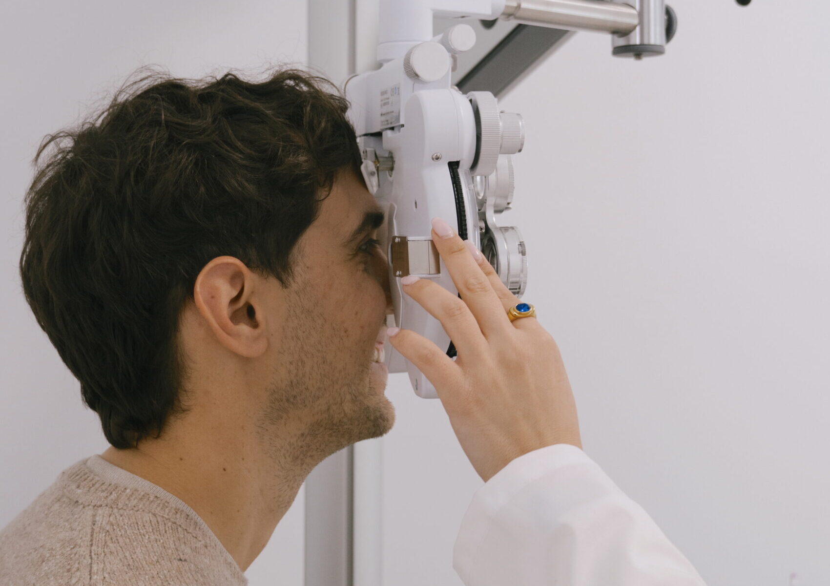 Examen visual completo en Óptica Audio Avenida, La Solana.