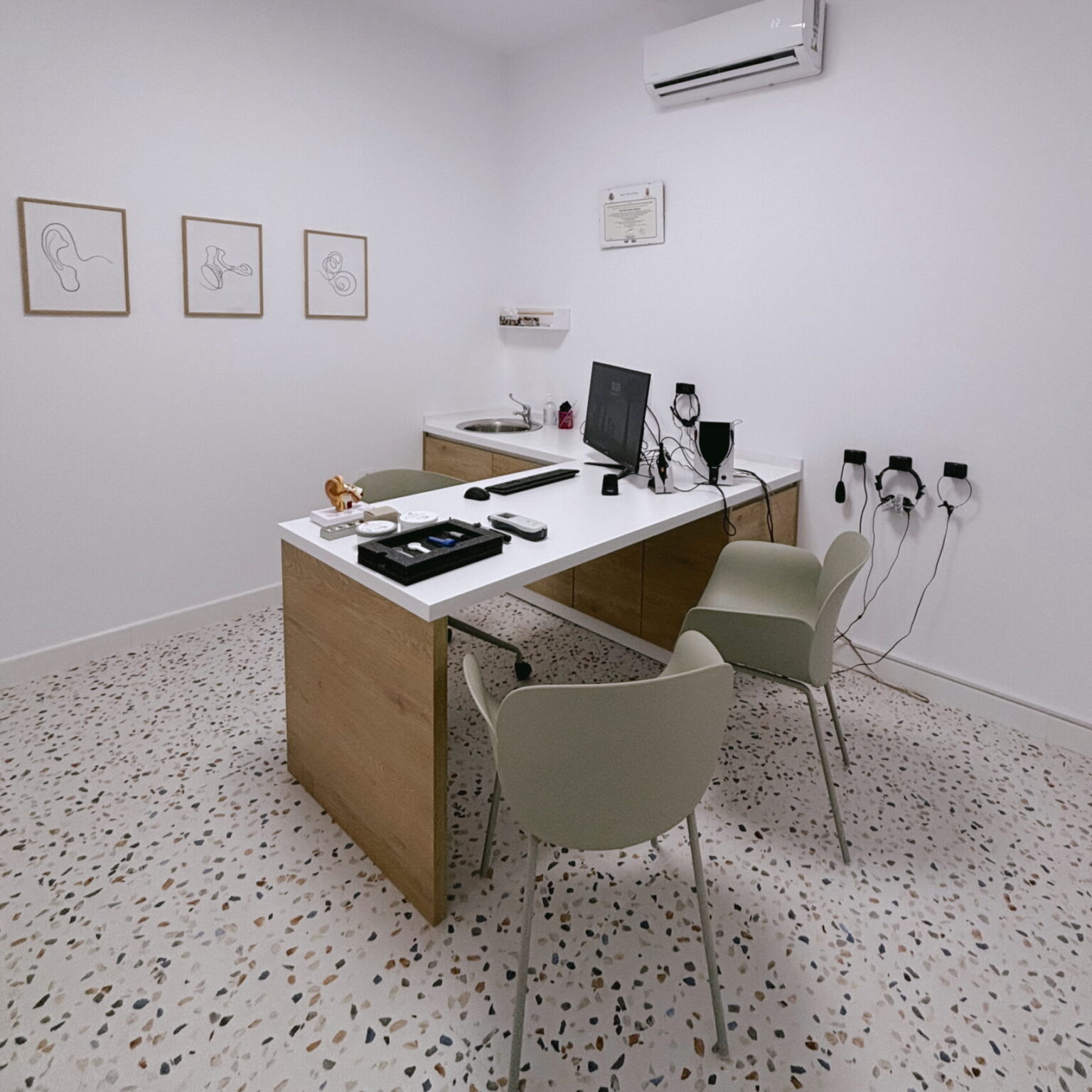 Sala de audiología en Óptica Audio Avenida, La Solana.